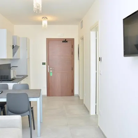 Homely Bright Flat On The Shores Of * Μπιμπιόνε
