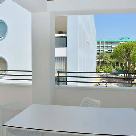 Homely Bright Flat On The Shores Of * Μπιμπιόνε