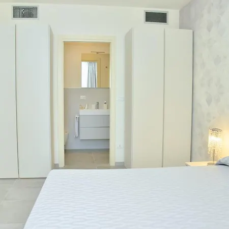 Homely Bright Flat On The Shores Of Apartment *