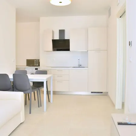 Apartment Homely Bright Flat On The Shores Of *