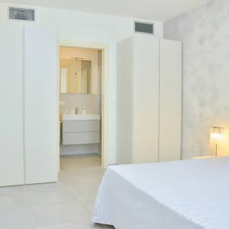 Homely Bright Flat On The Shores Of *