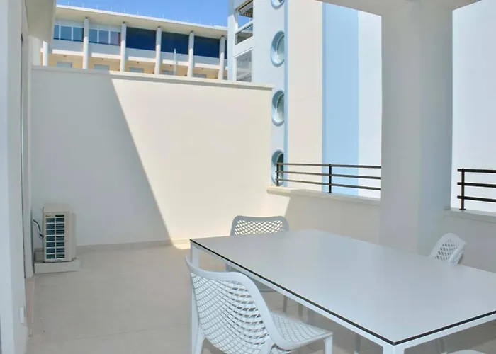 Daire Homely Bright Flat On The Shores Of *